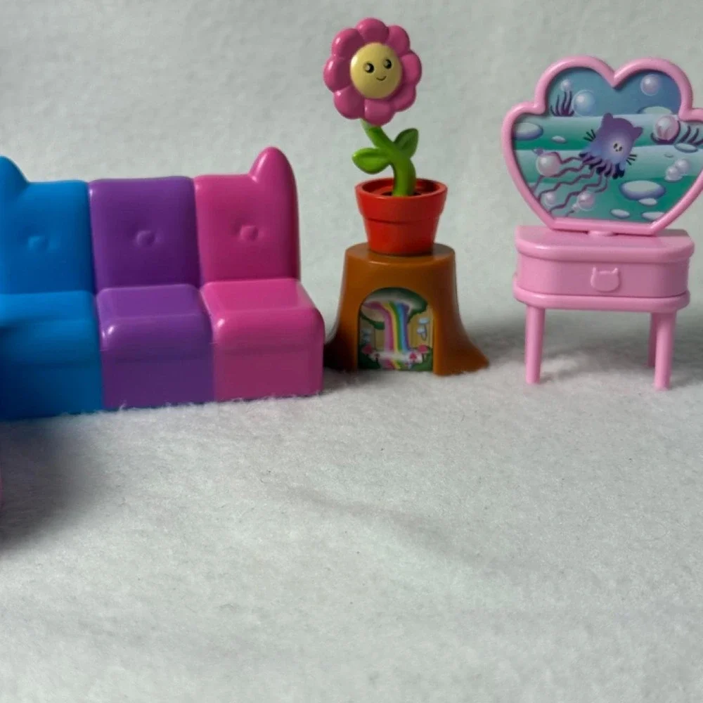 Gabby's Dollhouse Furniture Accessory Lot Bed Couch Tub Vanity Bathroom Cake